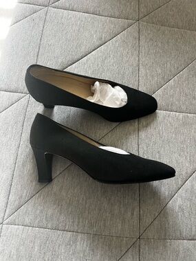 Giorgio Armani Vintage Black Heels size 37 or Size 7
